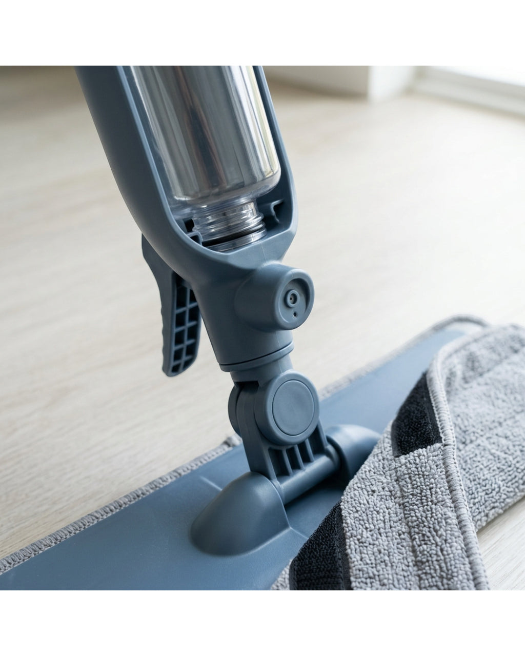 Pubxz Flat Spray Mop with 600 ml Bottle and Two Pads Slate Blue - Detail view